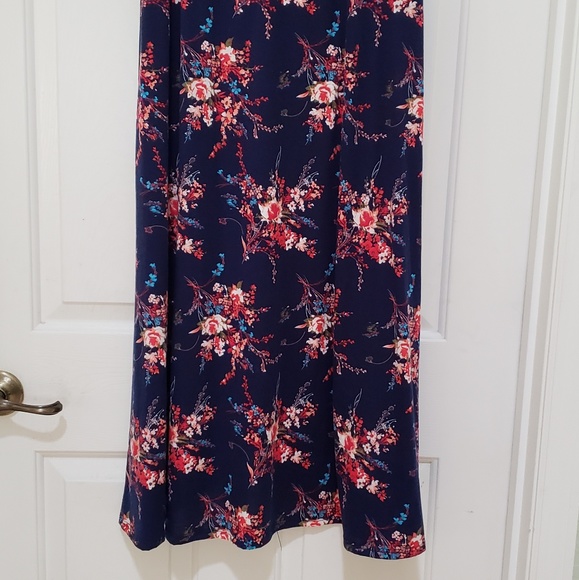 ☆NWOT☆ Floral wrap style skirt with tie - Picture 3 of 4
